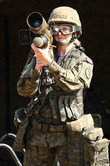 Polish soldier aiming a PPZR Grom