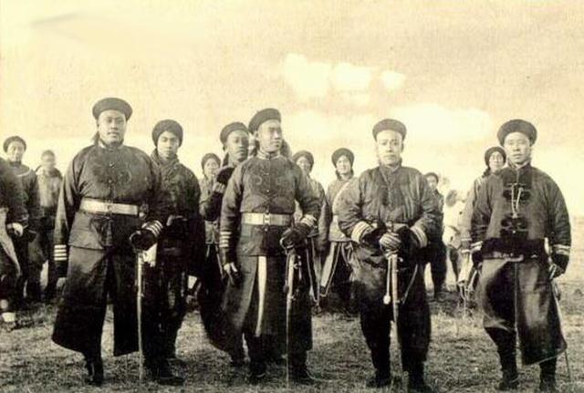Qing Imperial Soldiers walking together