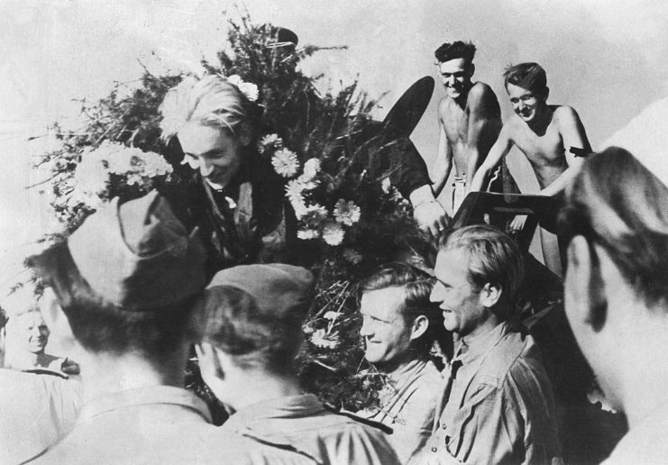 Erich Hartmann being celebrated after his 300th aerial win