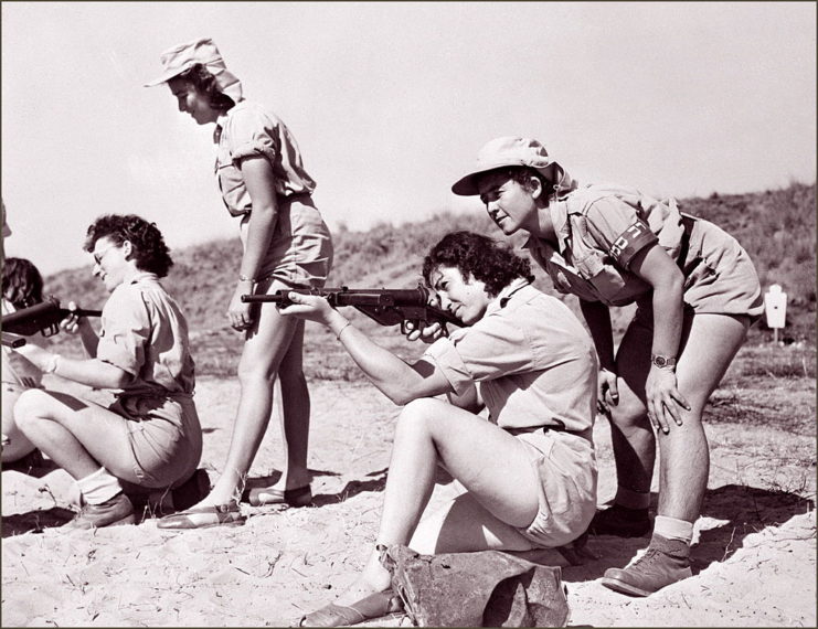 Israeli women training with the STEN submachine gun 