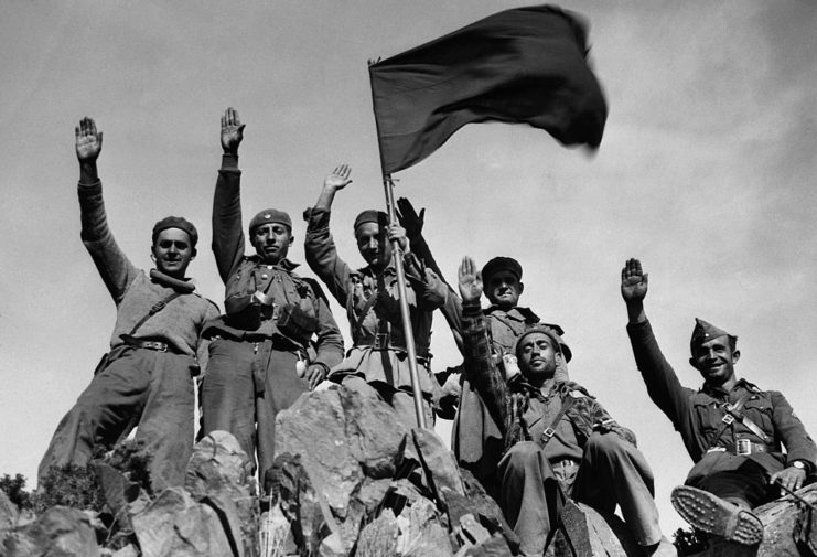 Soldier pose during the Spanish Civil War