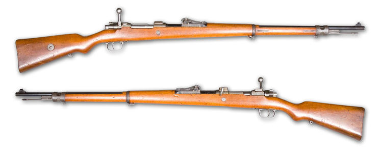 A pair of Gewehr 98 guns, displayed at the Swedish Army Museum 