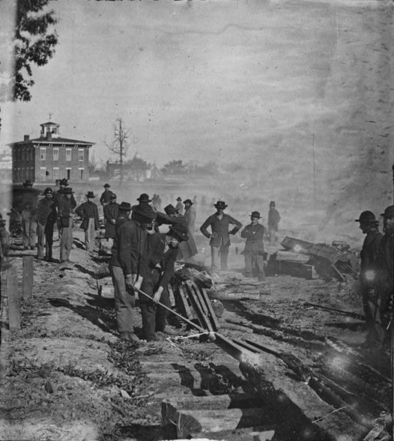 Artist's rendition of Union soldiers destroying a railroad