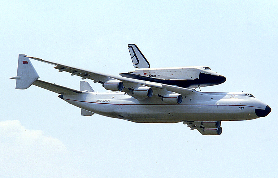Antonov An-225 Myria in flight, with the Buran space shuttle on its back