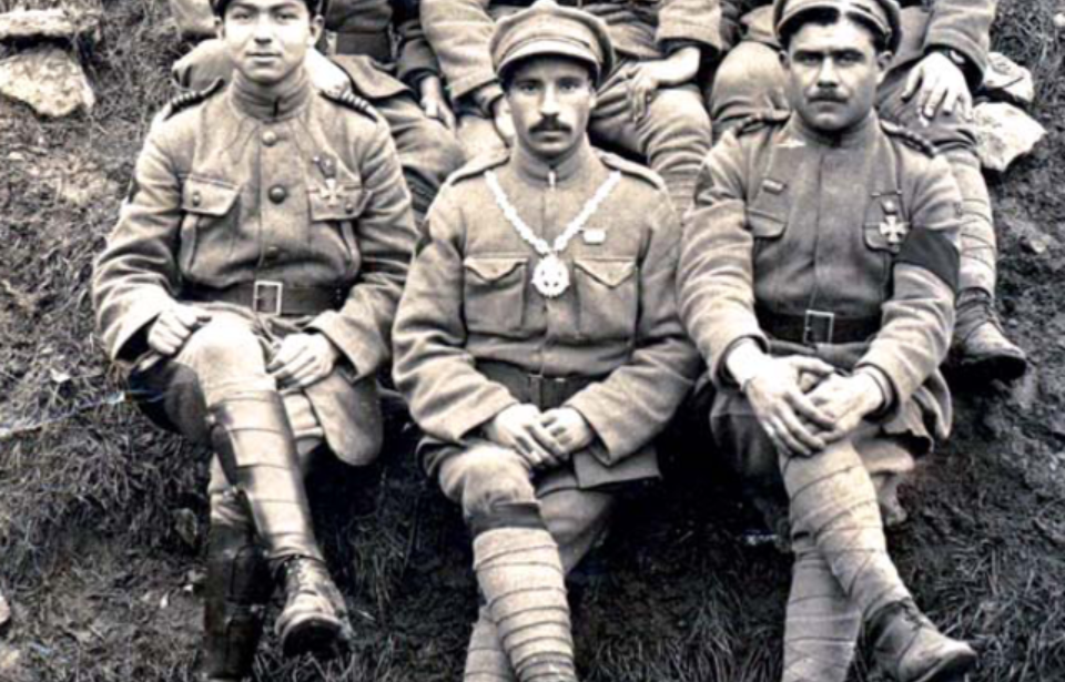 Aníbal Augustus Milhais sitting with his fellow soldiers
