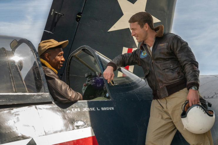 Jonathan Majors and Glen Powell as Jesse L. Brown and Thomas J. Hudner Jr. in 'Devotion'