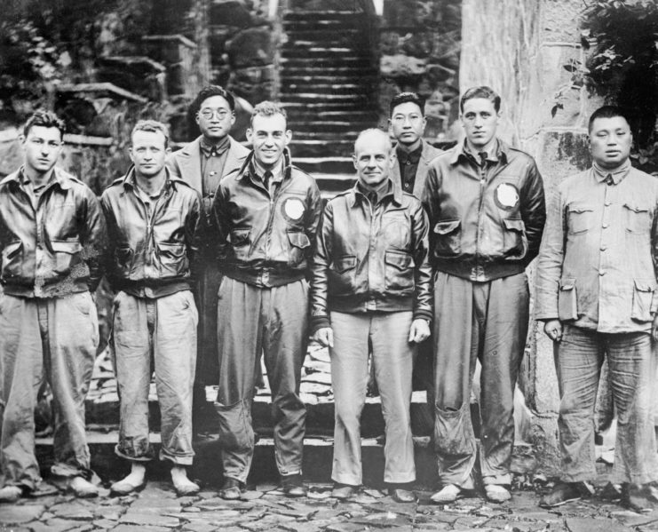 Doolittle Raid crew standing with Chinese comrades