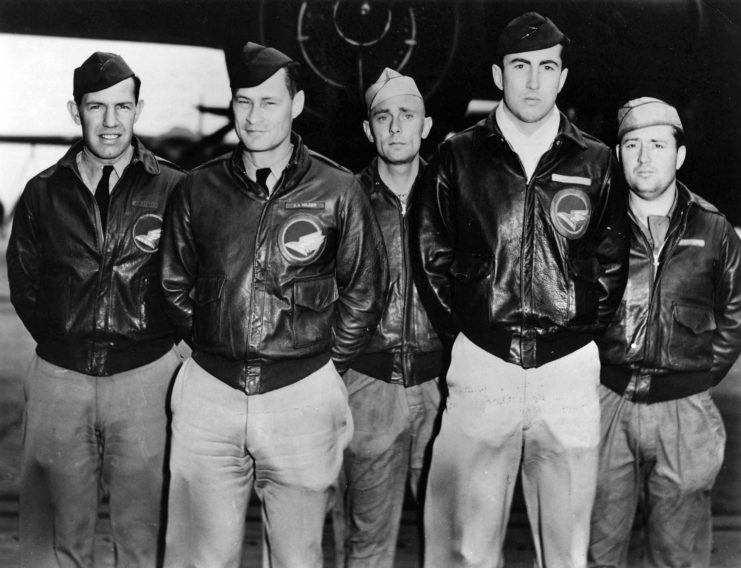 Doolittle Raid crew standing together