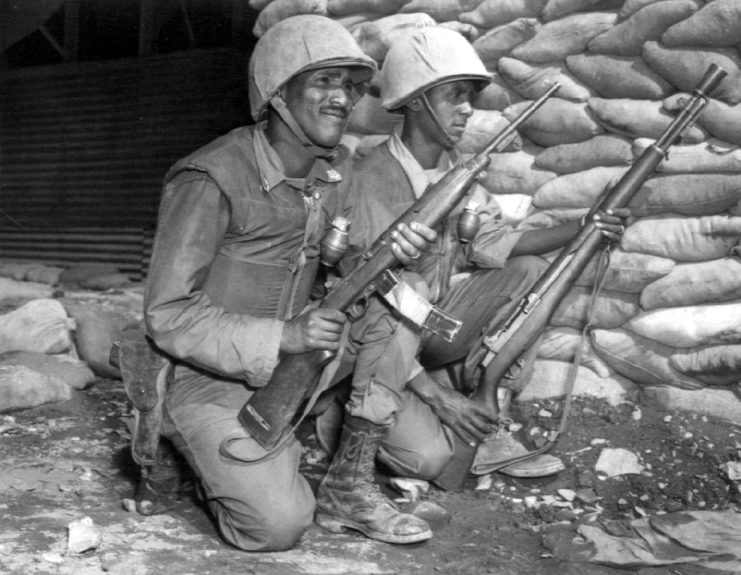 Two Ethiopian soldiers kneeling while each holding a firearm