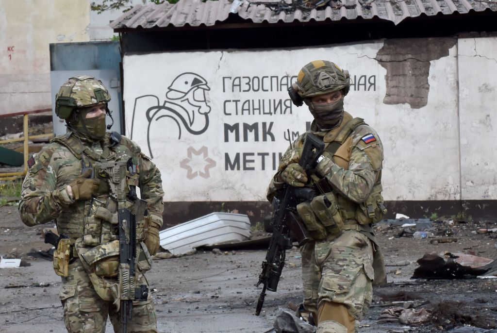 Two Russian soldiers standing in front of a wall