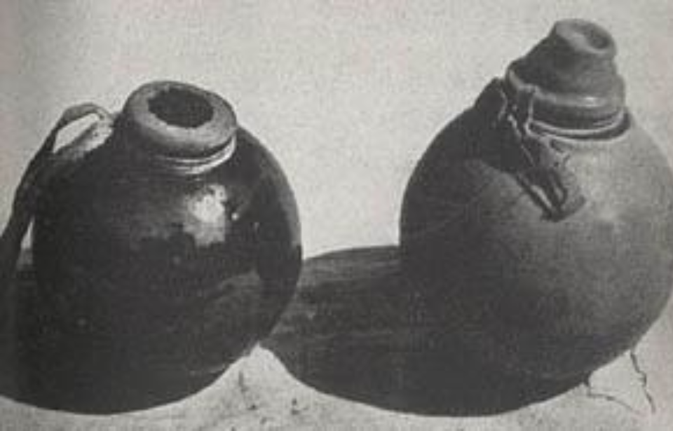 Two Type 4 Grenades placed beside each other