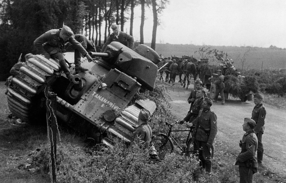 Soldiers standing beside a wrecked Char B1