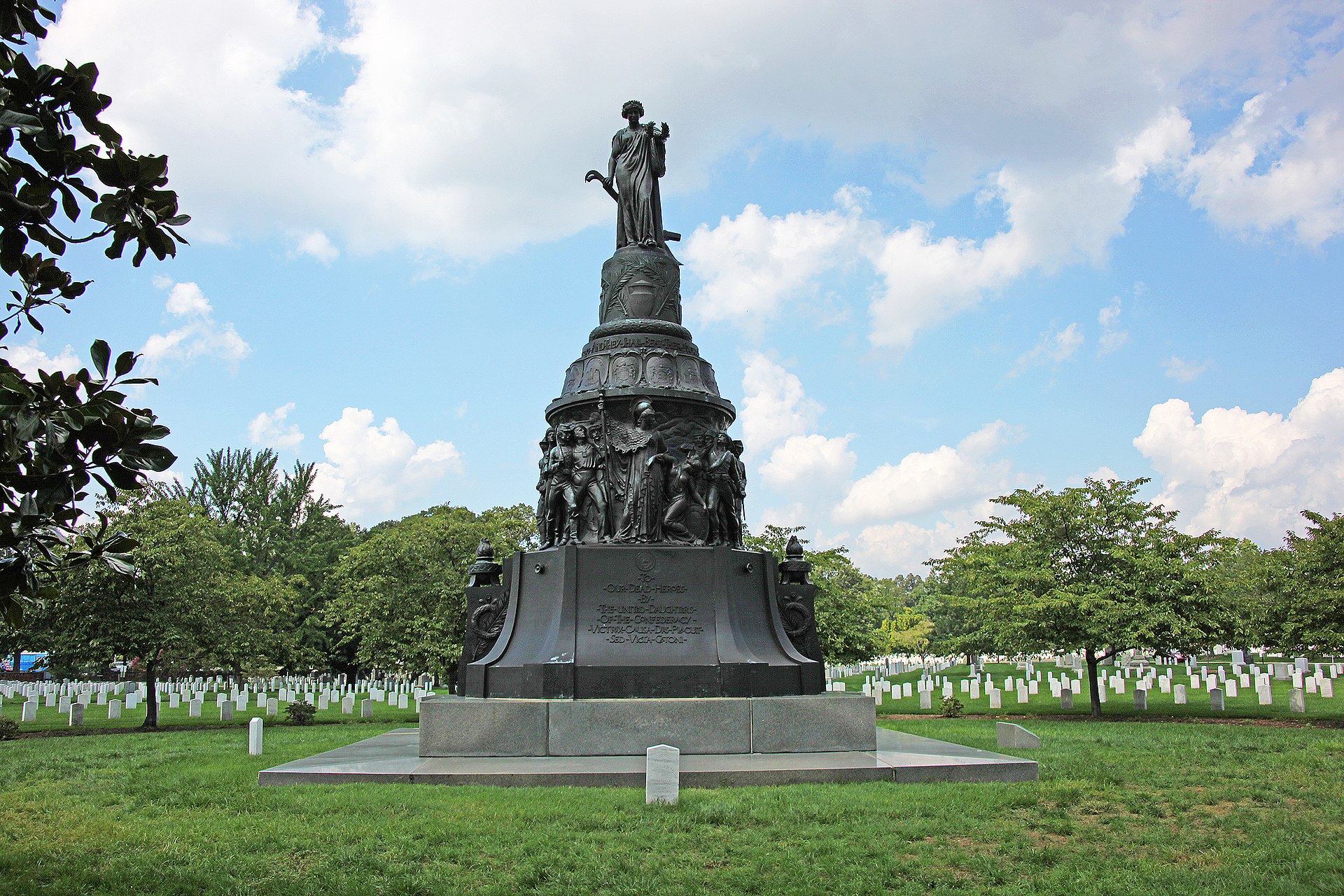 Front view of the Confederate monument at Arlington National Cemtery