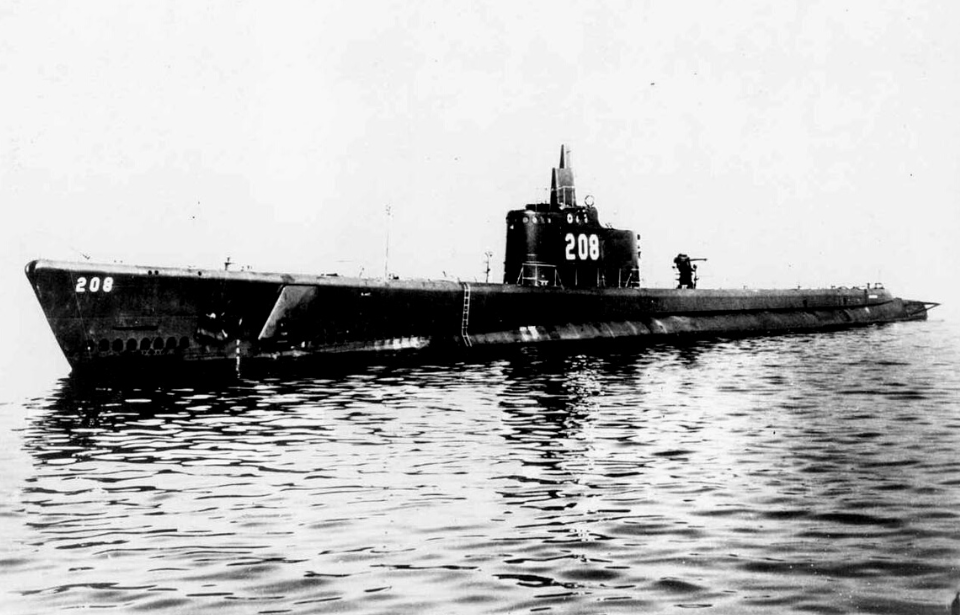 USS Grayback (SS-208) at sea
