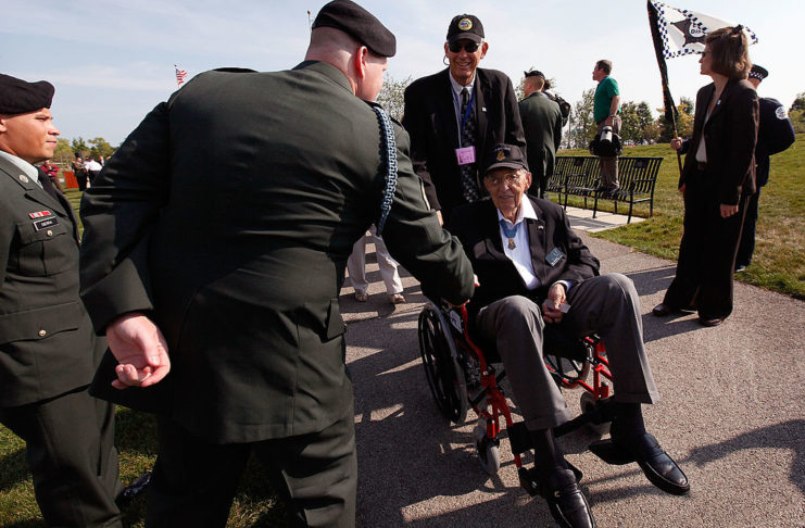 Military member shaking hands with Van Barfoot