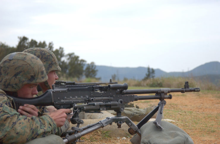 Two soldiers aiming the M240