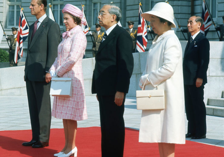 Prince Philip and Queen Elizabeth II standing with Emperor Hirohito and Empress Nagako