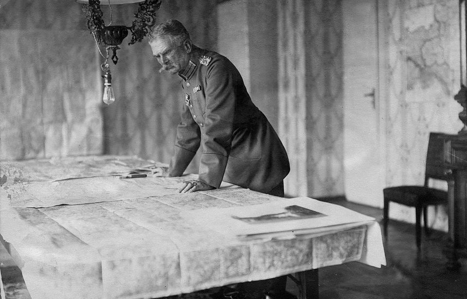 August von Mackensen leaning over a table