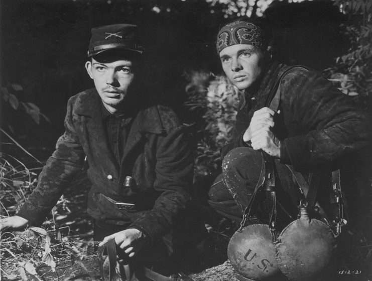 Bill Mauldin and Audie Murphy as Tom Wilson and Henry Flemming in 'The Red Badge of Courage'