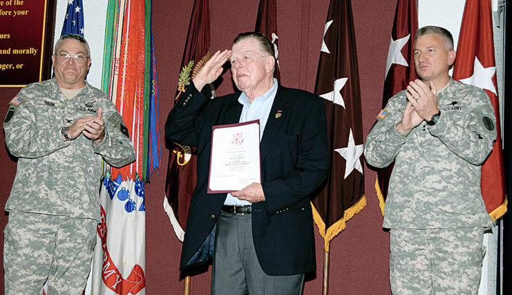 Joe Galloway standing between two US soldiers