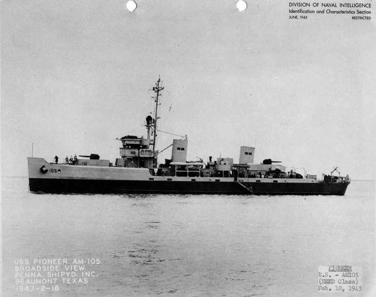 USS Pioneer (AM-105) в море