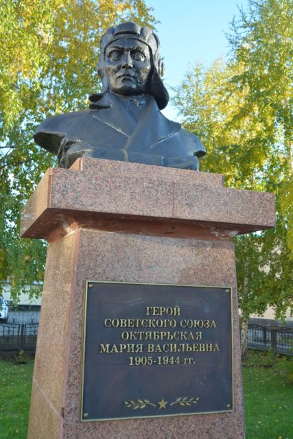 Bronze bust of Mariya Oktyabrskaya