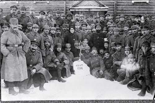 Jewish German soldiers standing together in the snow