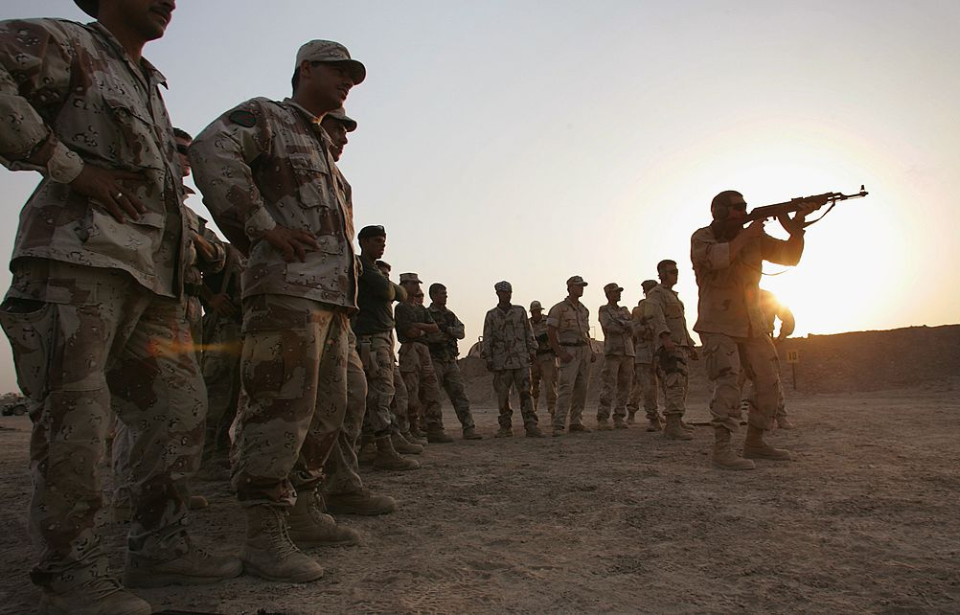 Iraqi Army scouts and US Navy SEALs participating in a combat shooting drill