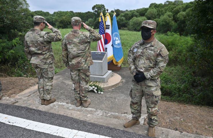 Two US Army soldiers saluting a monument dedicated to the Korean Axe Murder Incident