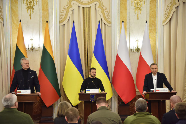 Gitanas Nausėda, Volodymyr Zelenskyy and Andrzej Duda standing at podiums