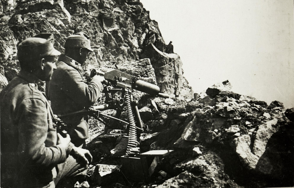 Two soldiers manning a Schwarzlose MG