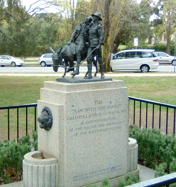 Statue of John Kirkpatrick Simpson and Duffy the donkey aiding an injured soldier