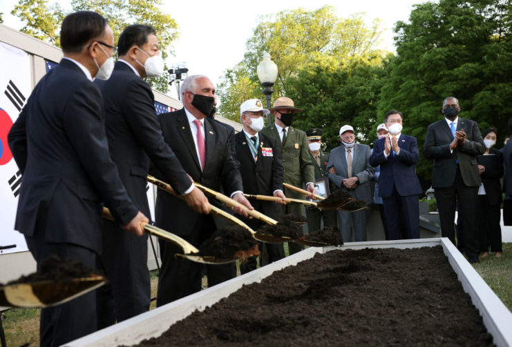 Moon Jae-in and Lloyd Austin participating in the groundbreaking ceremony for the Wall of Remembrance at the Korean War Veterans Memorial