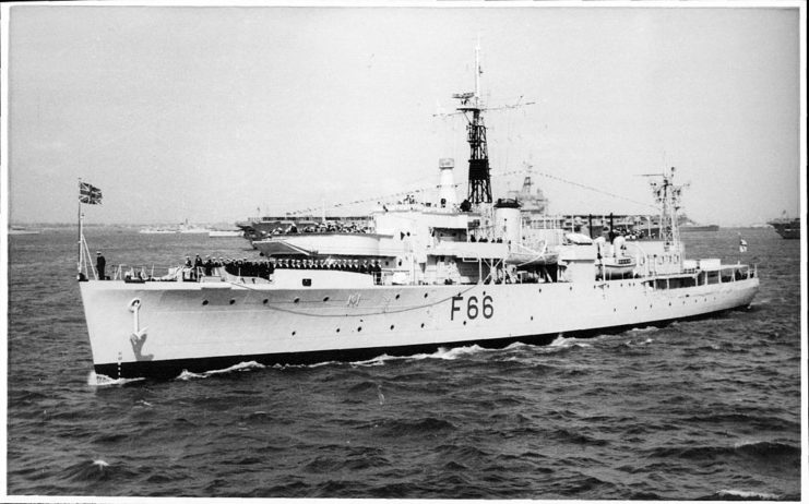 HMS Starling (U66) at sea