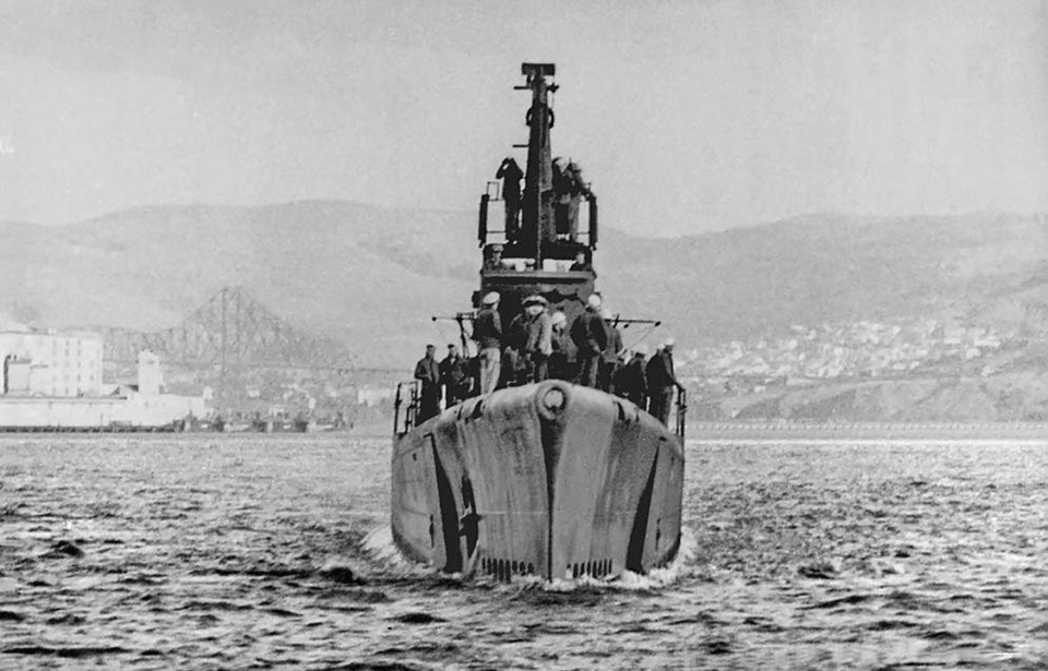 USS Albacore (SS-218) at sea