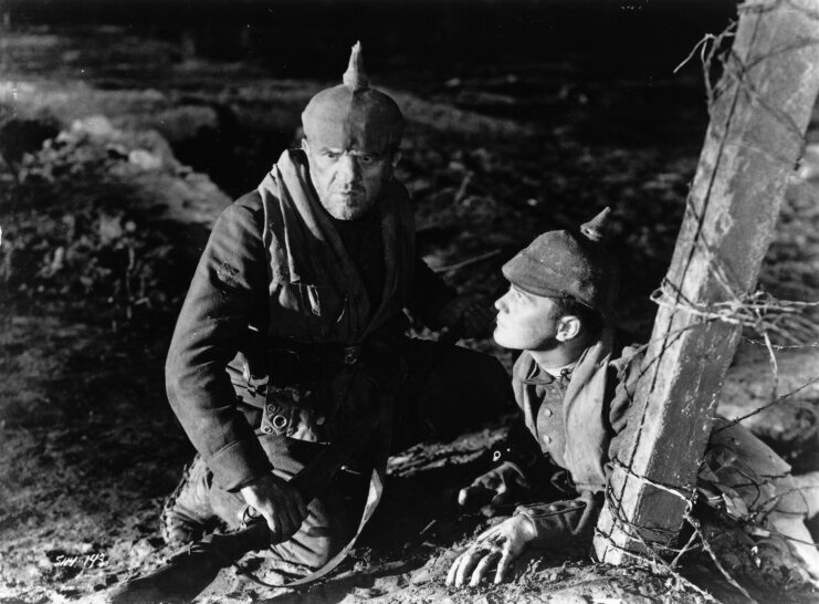 Lew Ayres and Louis Wolheim as Paul Bäumer and Stanislaus "Kat" Katczinsky in 'All Quiet on the Western Front'
