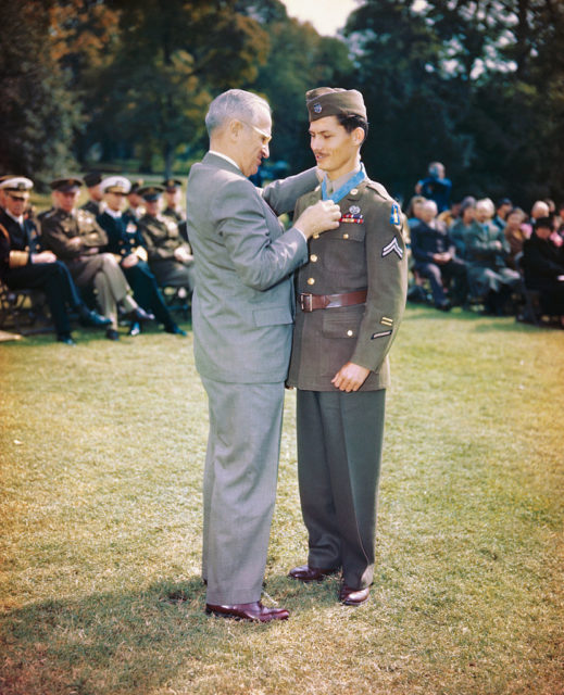 Harry Truman placing the Medal of Honor around Desmond Doss' neck
