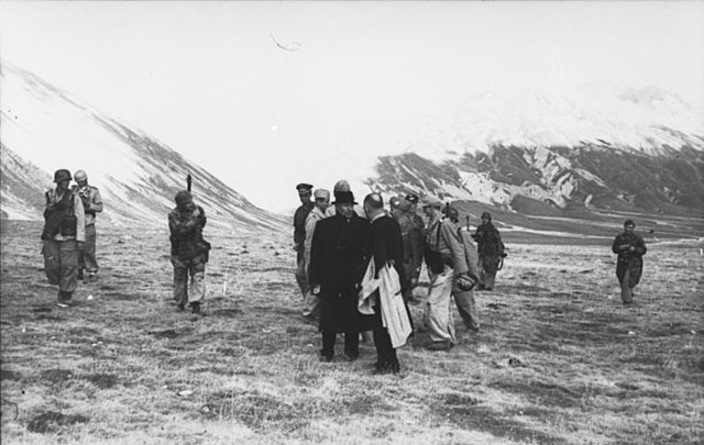 Benito Mussolini standing with a group of German Fallschirmjäger