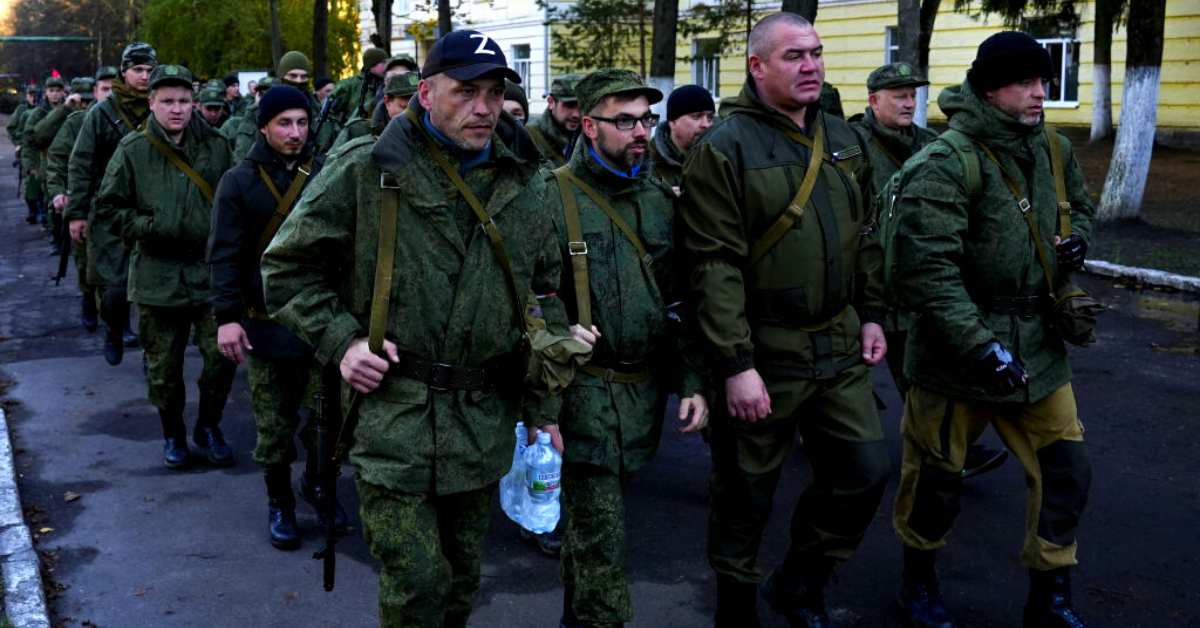 Russian Reservists Being Sent Into Combat With 'Firearms and Shovels