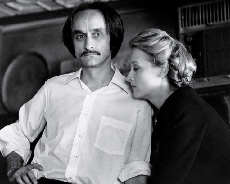 Meryl Streep resting her chin on John Cazale's shoulder