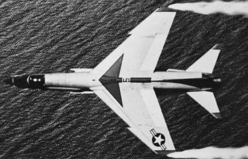 Vought F8U-2 Crusader in flight