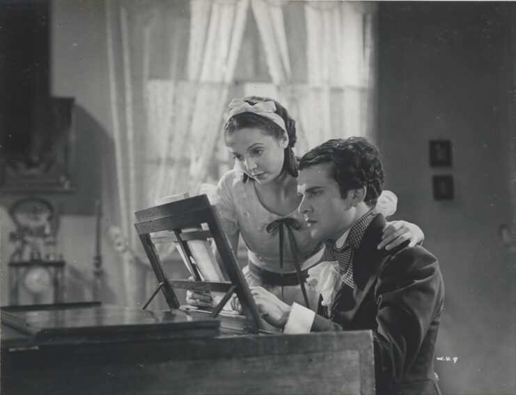 Jessie Matthews and Esmond Knight as Resi Ebezeder and Johann "Schani" Strauss in 'Waltzes from Vienna'