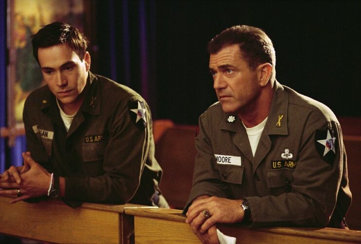 Chris Klein and Mel Gibson as 2nd Lt. Jack Geoghegan and Lt. Col. Hal Moore in 'We Were Soldiers'
