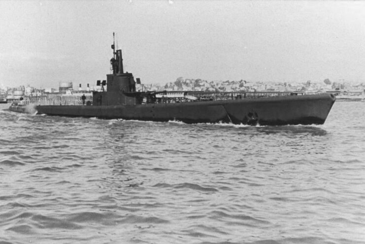 USS Harder (SS-257) entering port