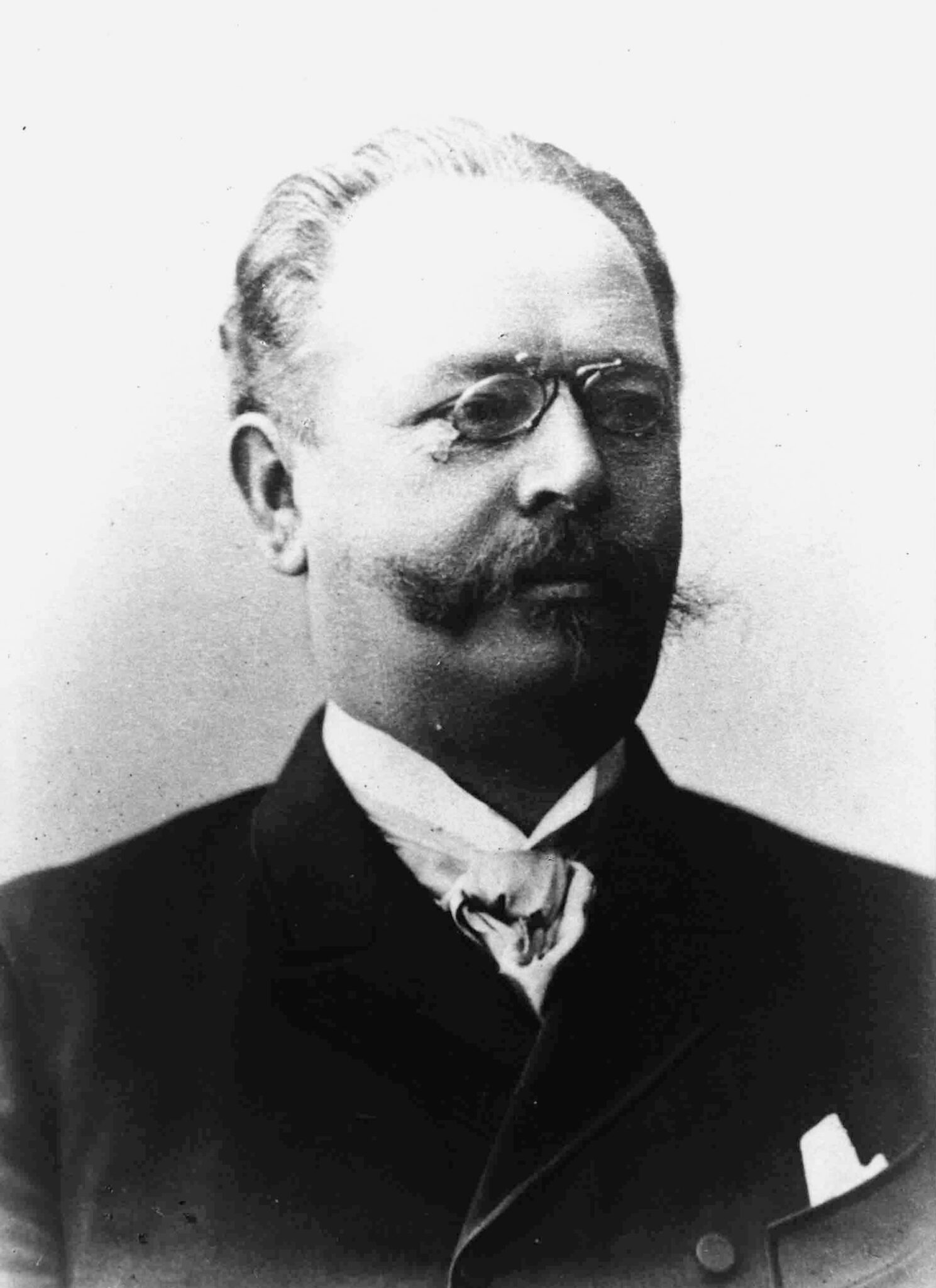 Albert Göring Used His Brother's Name to Help Jews Escape Germany War