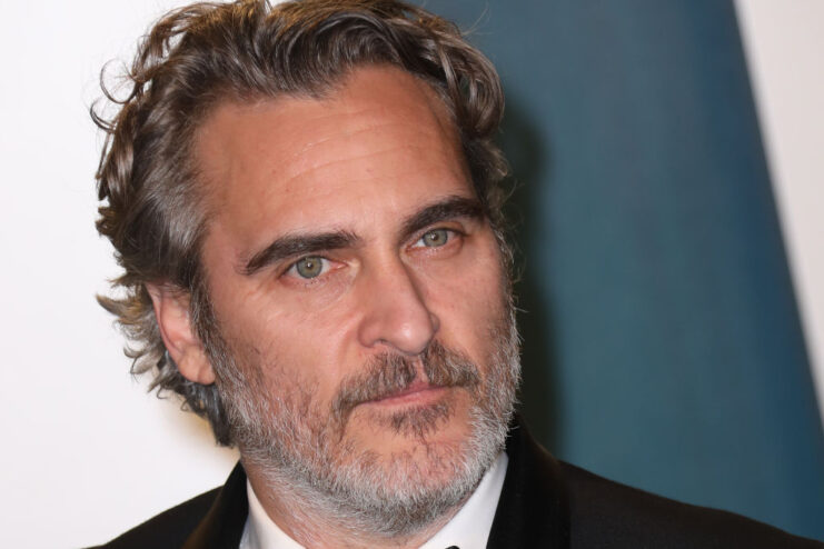 Joaquin Phoenix posing on a red carpet