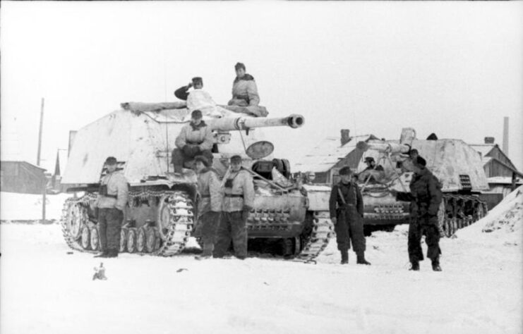 German soldiers standing around two Nashorns in the snow