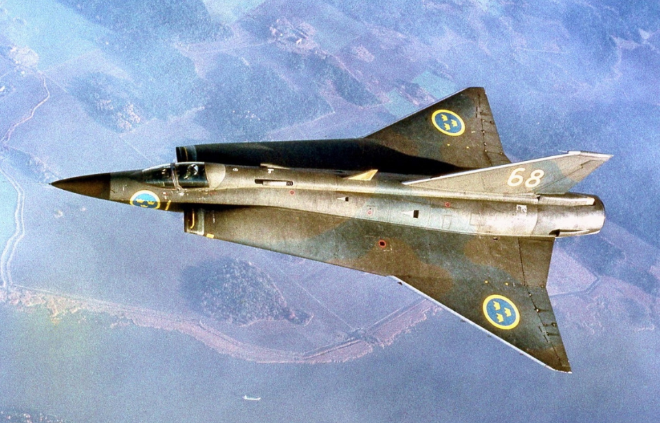 Saab J35F Draken in flight