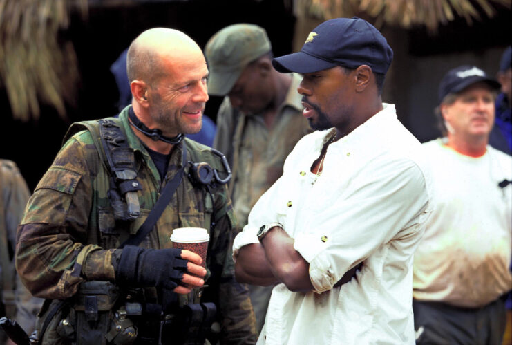 Bruce Willis and Antoine Fuqua talking on the set of 'Tears of the Sun'