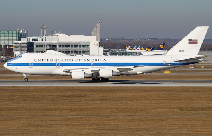 Boeing E-4B taxiing down a runway